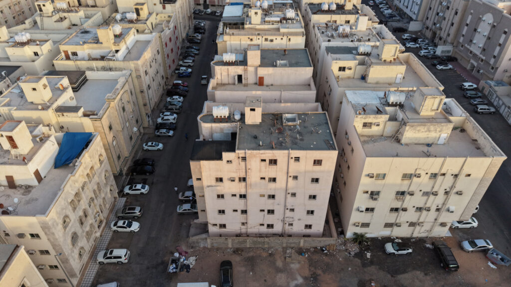2-عمارتين سكنية-الحرة الشرقية جزع العريض المسماه العليا الحدود