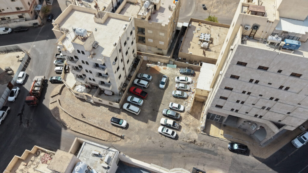 8-أرض سكنية بحي جزع السيح بالقرب من جبل فته
