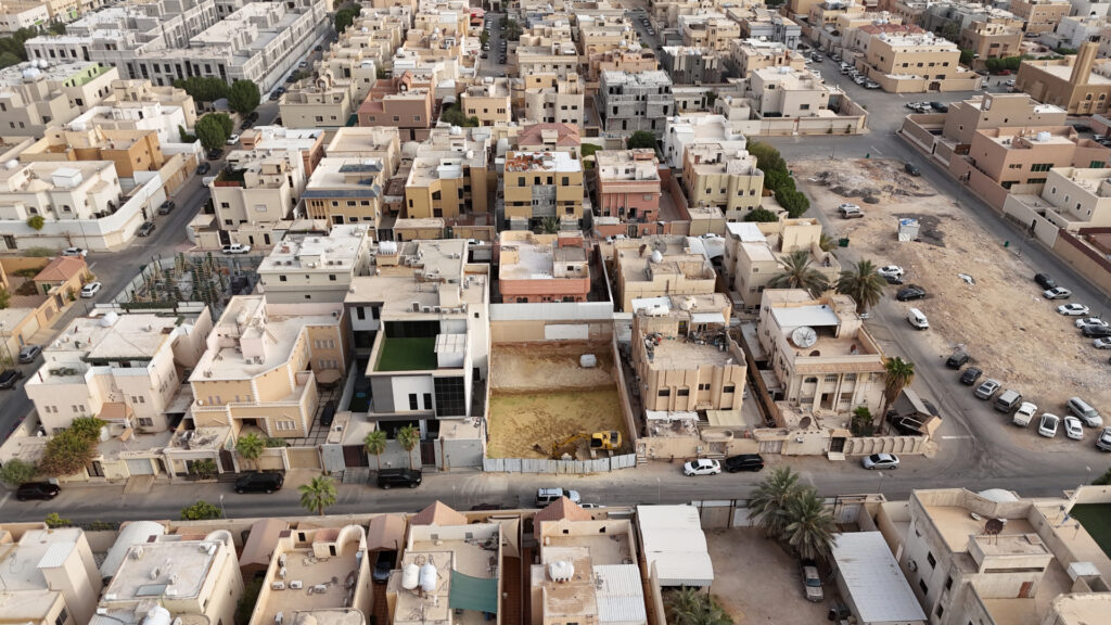 2-أرض سكنية بحي المصيف