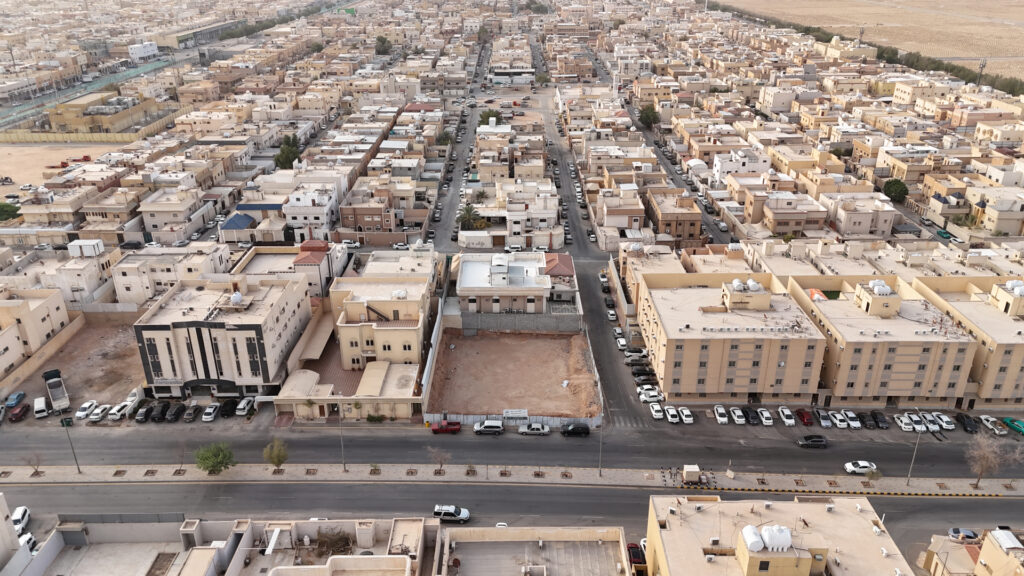 3-أرض سكنية تجارية بحي النسيم الغربي