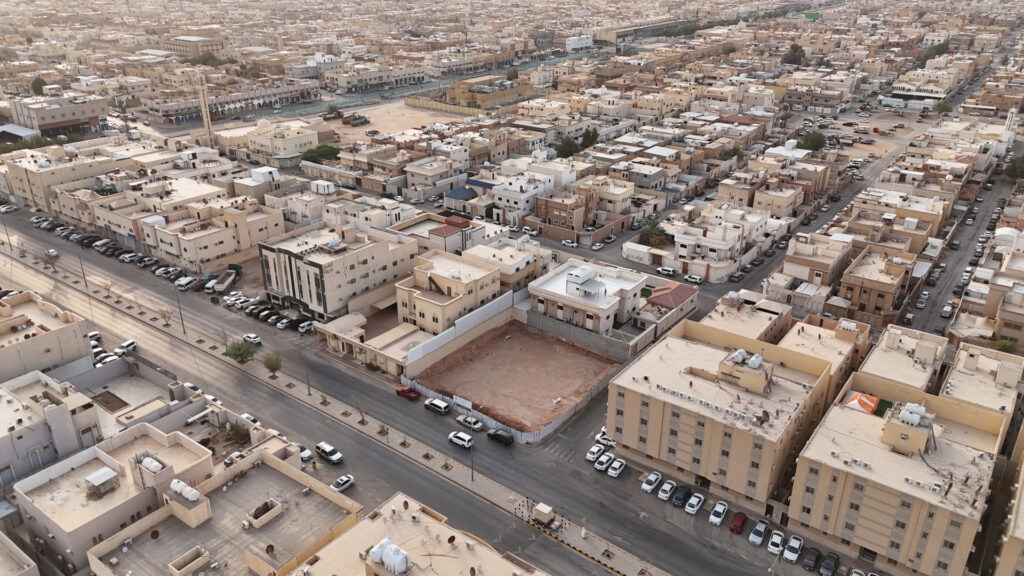 3-أرض سكنية تجارية بحي النسيم الغربي