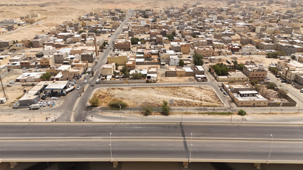 9-أرض سكنية تجارية بحي الغنامية