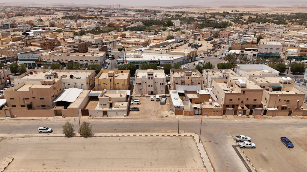 5 – أرض سكنية بحي الأندلس / المزاحميه – بمساحة 420 م²