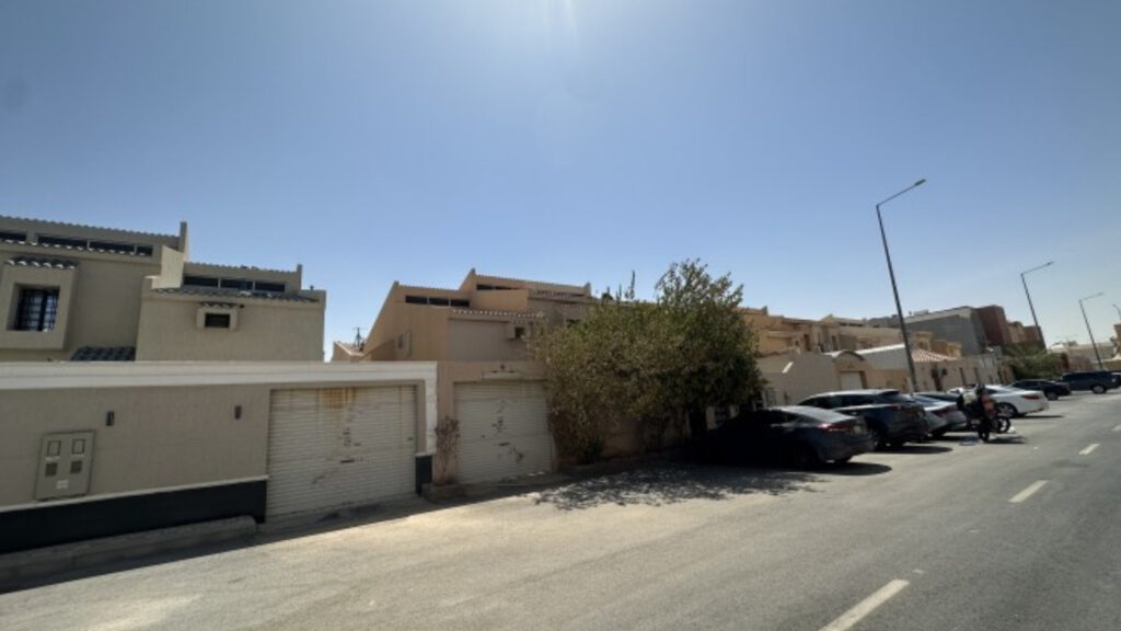2-فيلا سكنية بحي ( الروابي – الرياض ) بمساحة 200 م