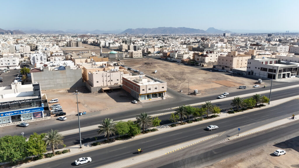1-عمارة سكنية تجارية 744.96م2 بحي شوران / د