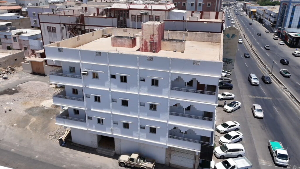 6-عمارة سكنية تجارية 565م2 في خميس مشيط