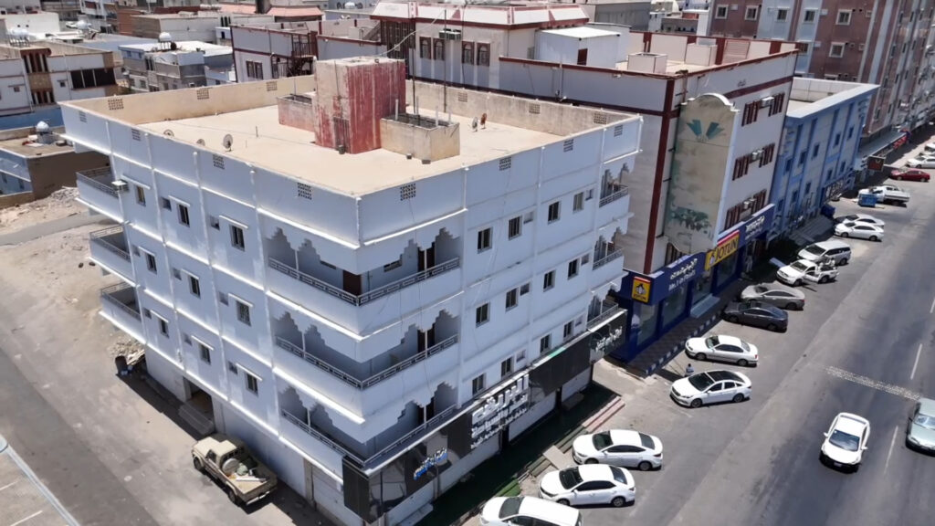 6-عمارة سكنية تجارية 565م2 في خميس مشيط