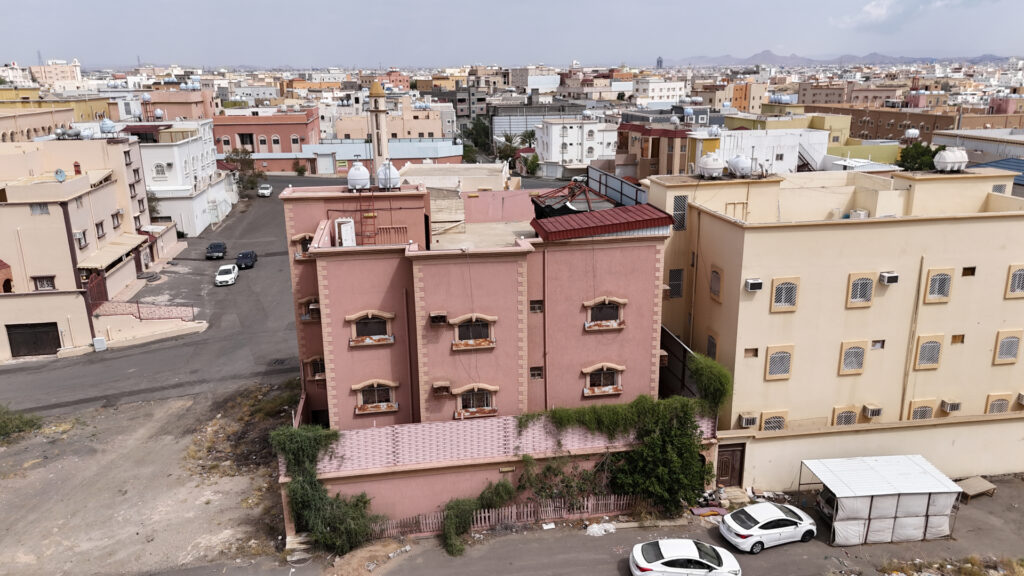 16- عمارة سكنية