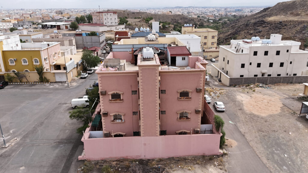 16- عمارة سكنية