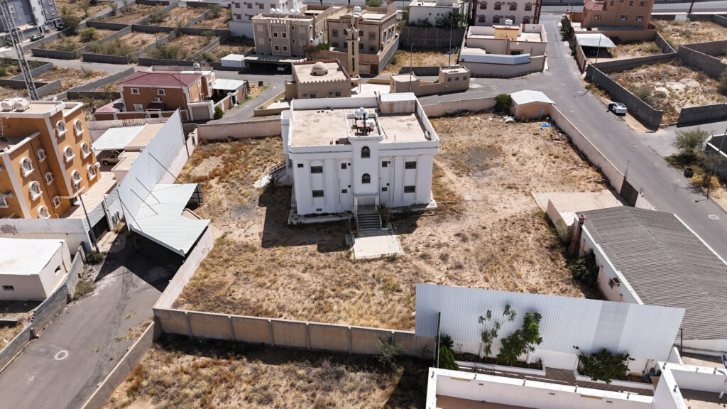 20-فيلا سكنية بمساحة 3382 م² في مدينة احد رفيده