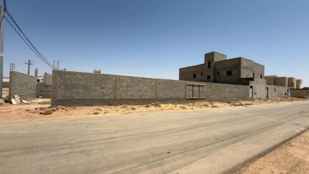9-أرض سكنية بحي ج 33