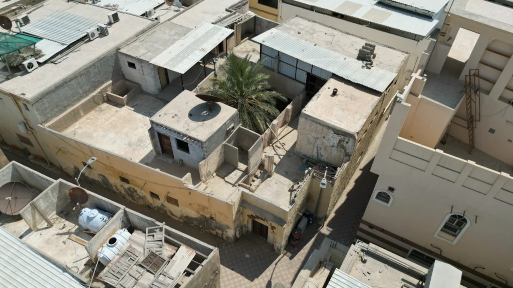 2-بيت شعبي 374.03م2 في بلدة الطرف