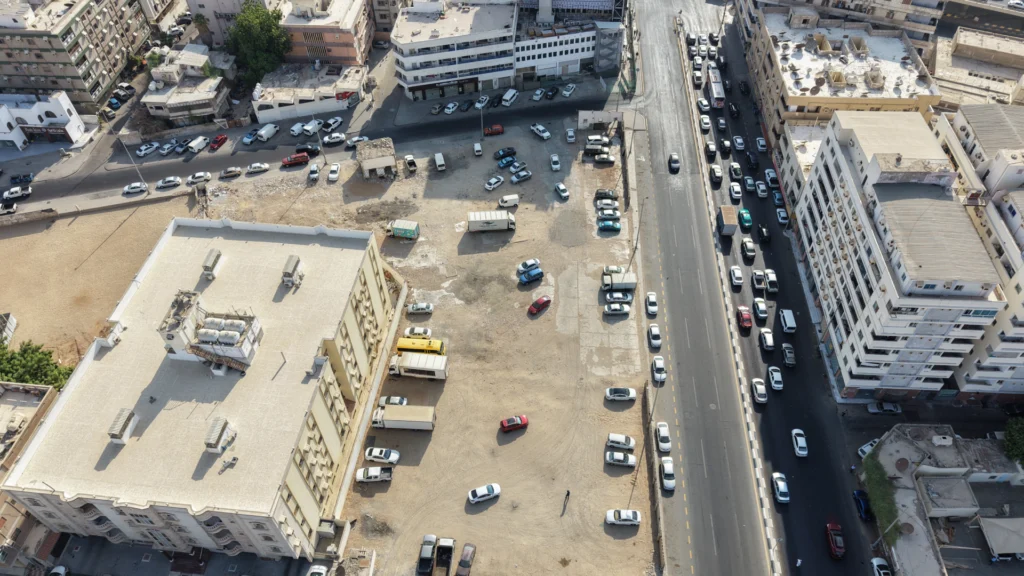 4-أرض سكنية 1604م2 بحي الشرفية