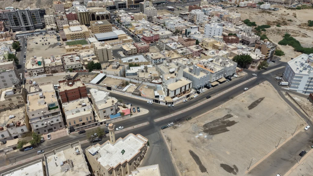 2-أرض سكنية – طريق حرض