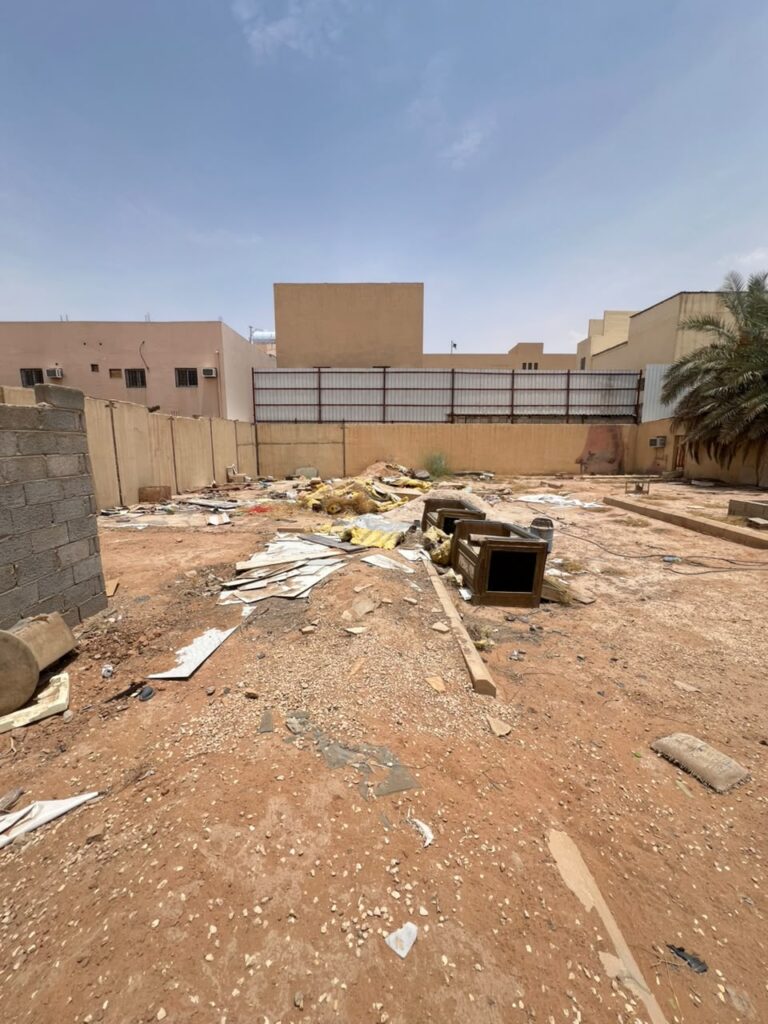 2-أرض سكنية مسورة 525م2 بحي أحد