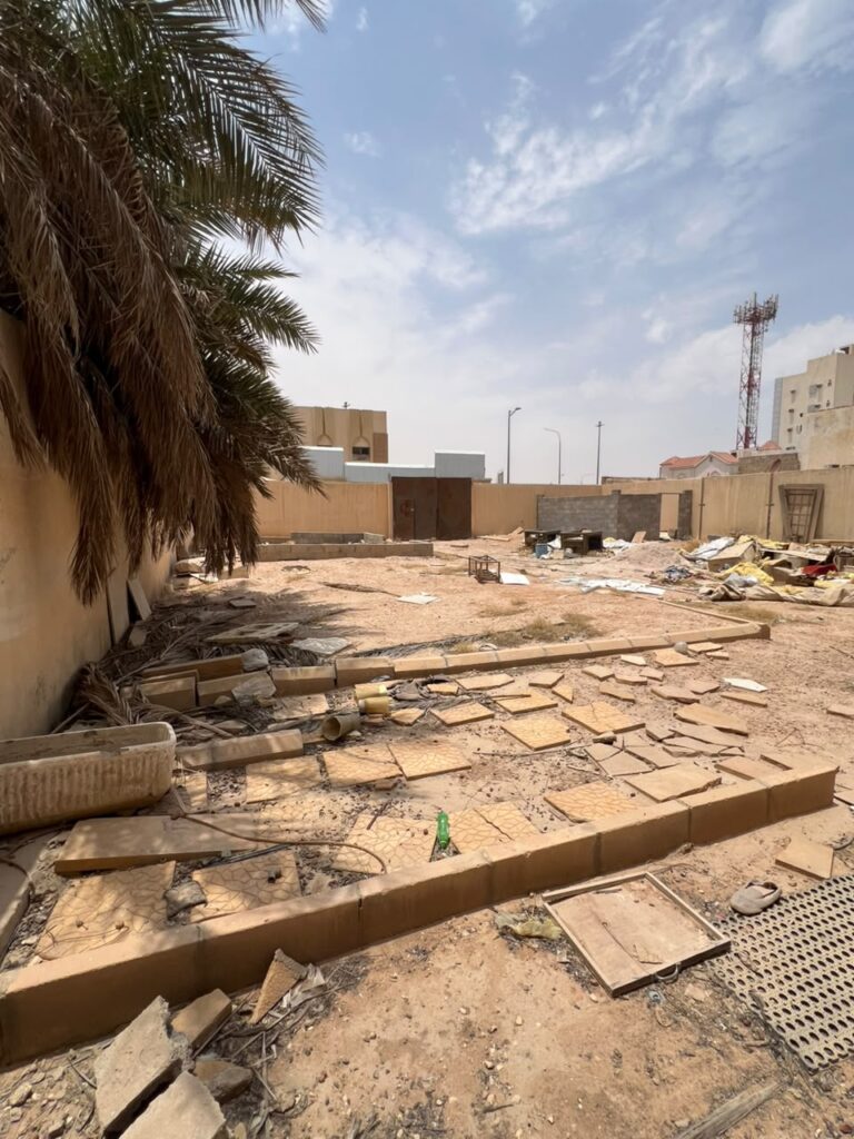 2-أرض سكنية مسورة 525م2 بحي أحد