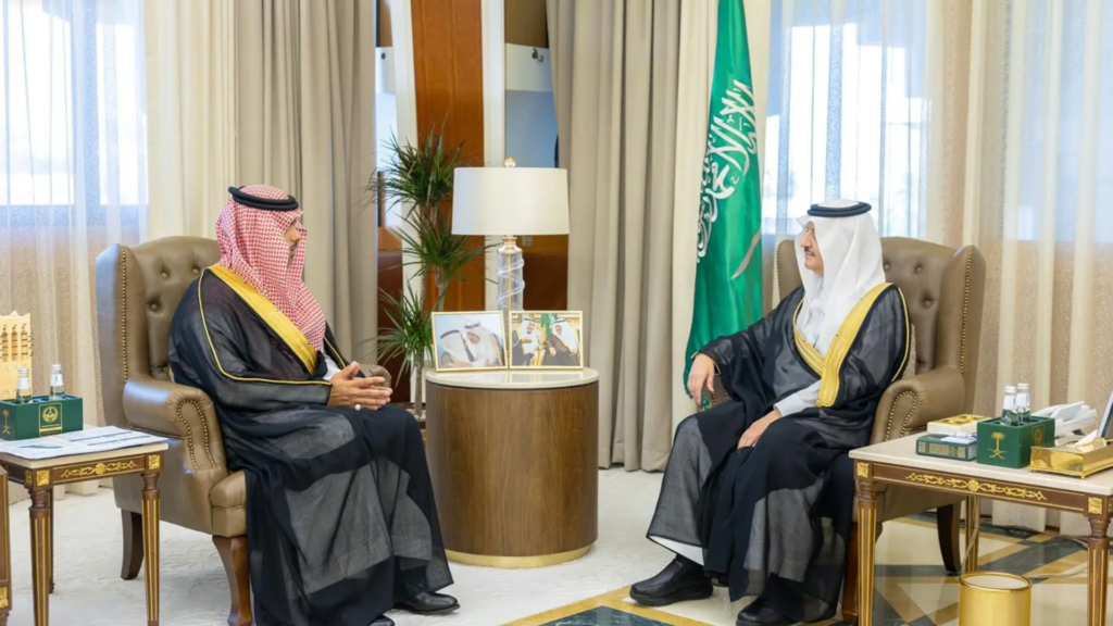 أمير المنطقة الشرقية يؤكد أهمية القطاع العقاري خلال لقائه بالرئيس التنفيذي للهيئة العامة للعقار