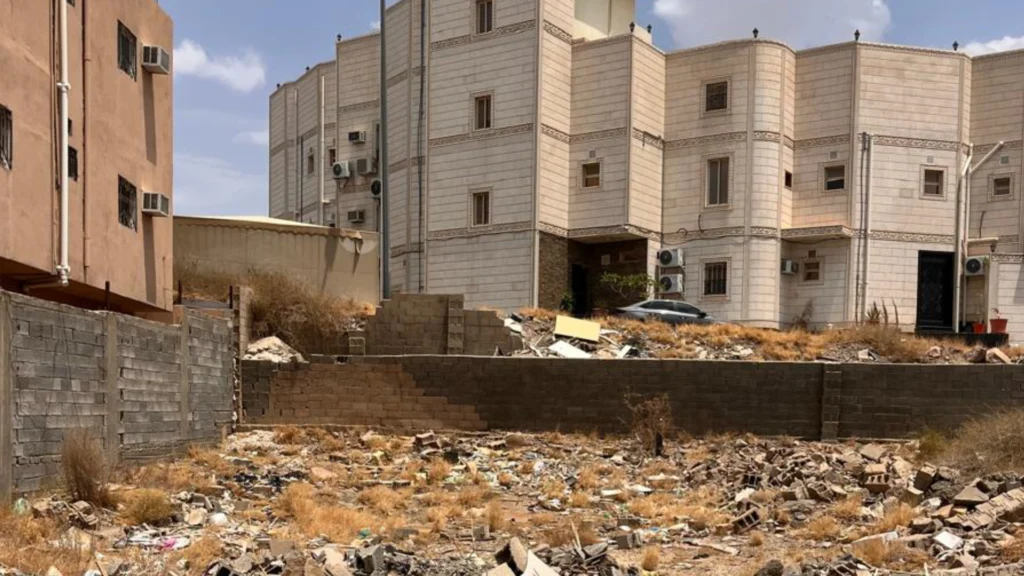 4-أرض سكنية بحي القلت