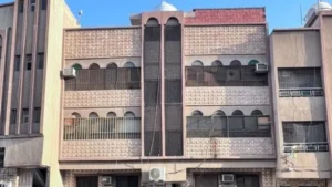 2- عمارة سكني في حي الوزارات 3 أدوار وملاحق