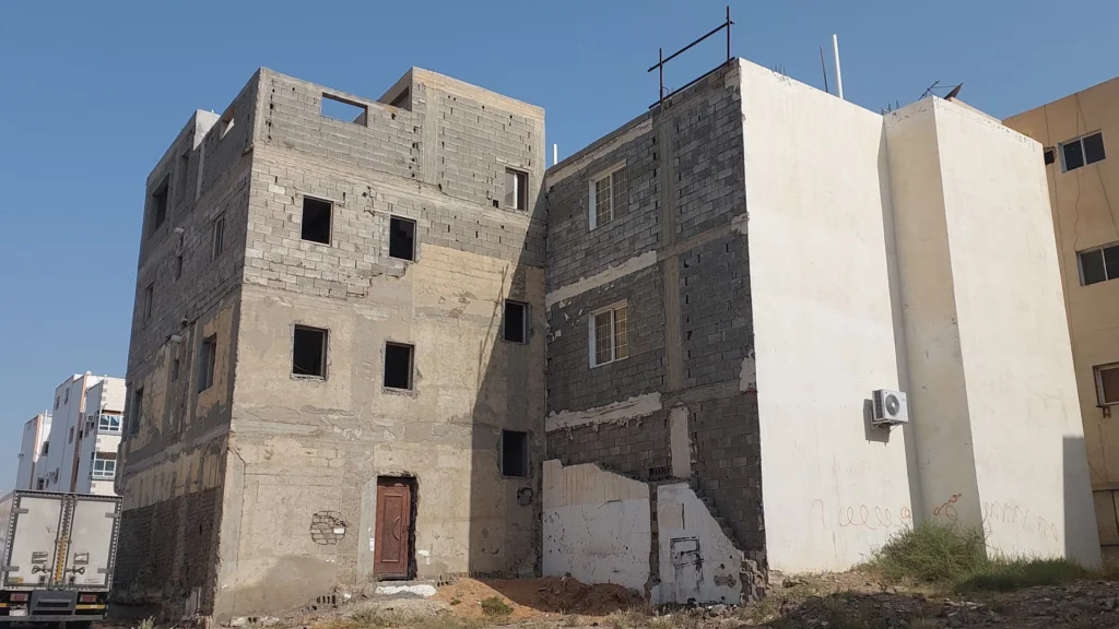 1-عمارة تجارية على شارع حسان