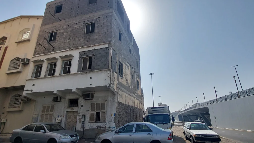 1-عمارة تجارية على شارع حسان