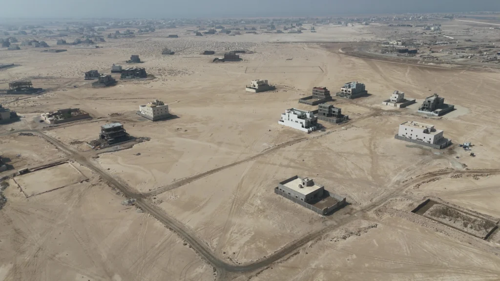 2-أرض فضاء 900م2 بحي البحيرات