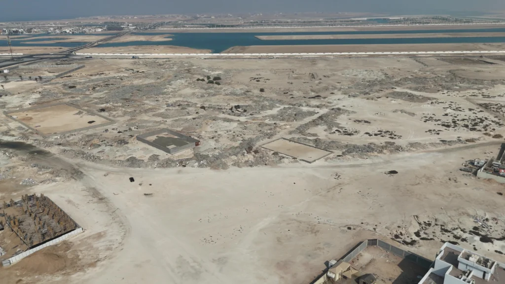 3-أرض فضاء 900م2 بحي البحيرات