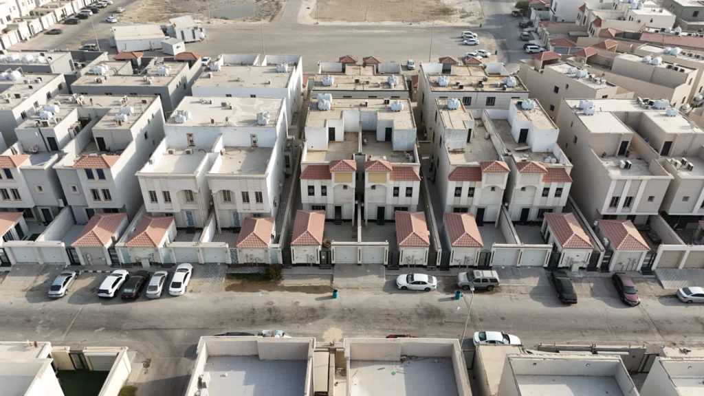 6- فيلا سكنية بمساحة 300 م² في مدينة الخبر