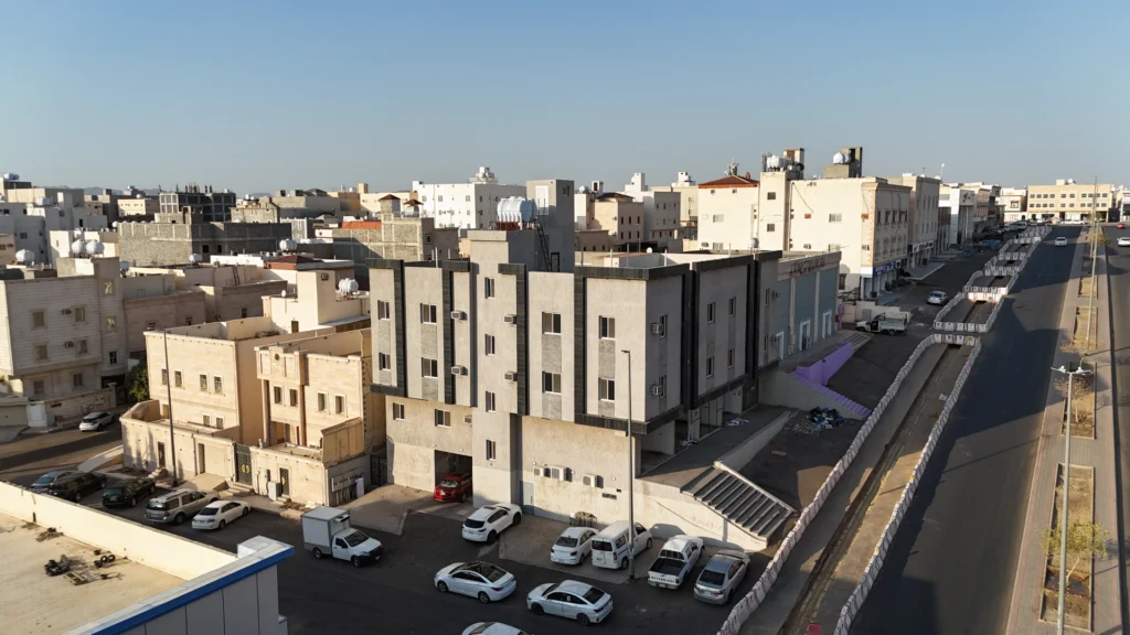 13-عمارة سكنية تجارية 733.95م2 بحي الرانوناء