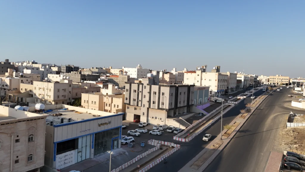 13-عمارة سكنية تجارية 733.95م2 بحي الرانوناء