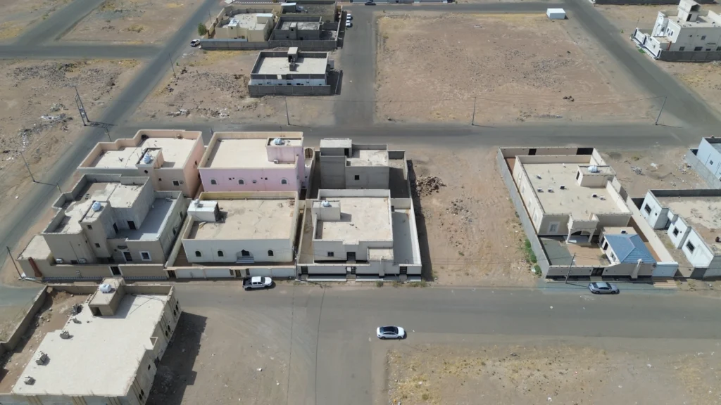 4-فيلا سكنية،رنية،الجدر الشرقي